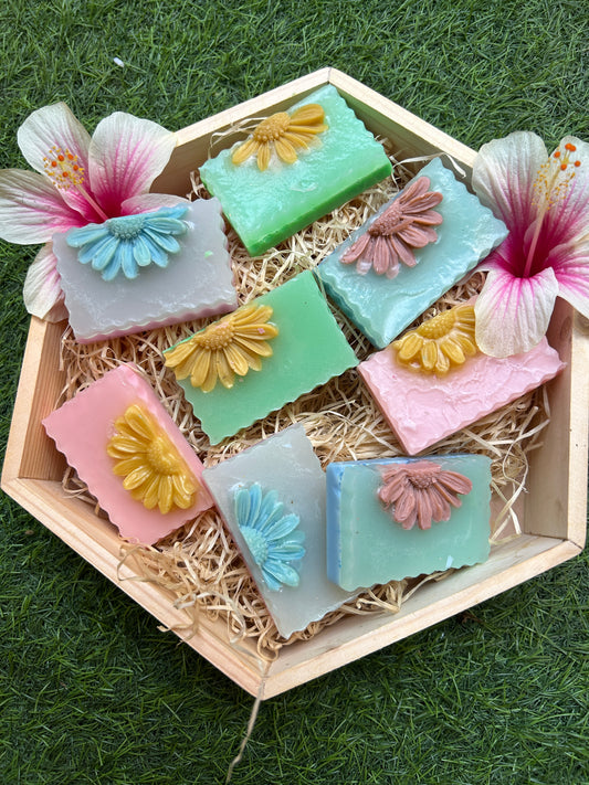 Handmade Flower Soap Gift Set (Pack of 4) | Assorted Pastel Soaps with 3D Daisy | Wooden Tray Hamper for Women, Birthday, Return Gifts