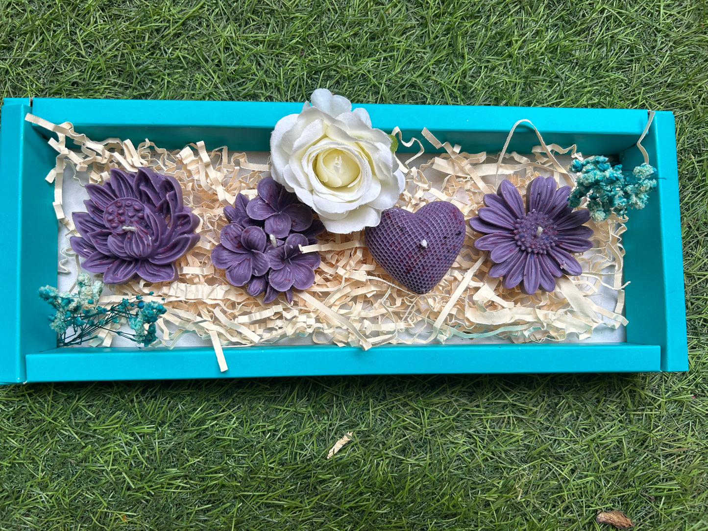 Valentines Luxury Floral Candle Gift Set – Handmade Flower & Heart Candles in Gift Box