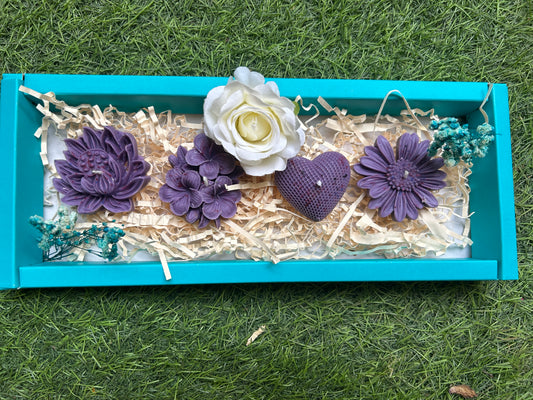 Valentines Luxury Floral Candle Gift Set – Handmade Flower & Heart Candles in Gift Box