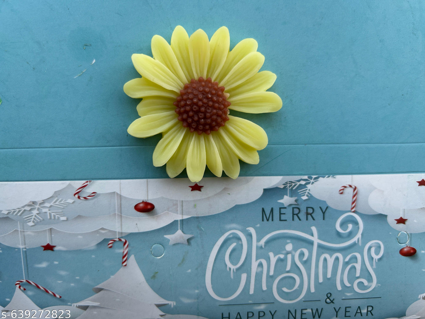 4 DAISY SCENTED CANDLES